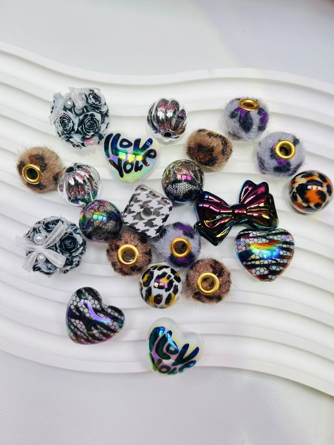 【Ｂ047】豹柄　手書きアクリルビーズ & 高品質アクリルビーズ＆ゴ－ジャスビ-ズ