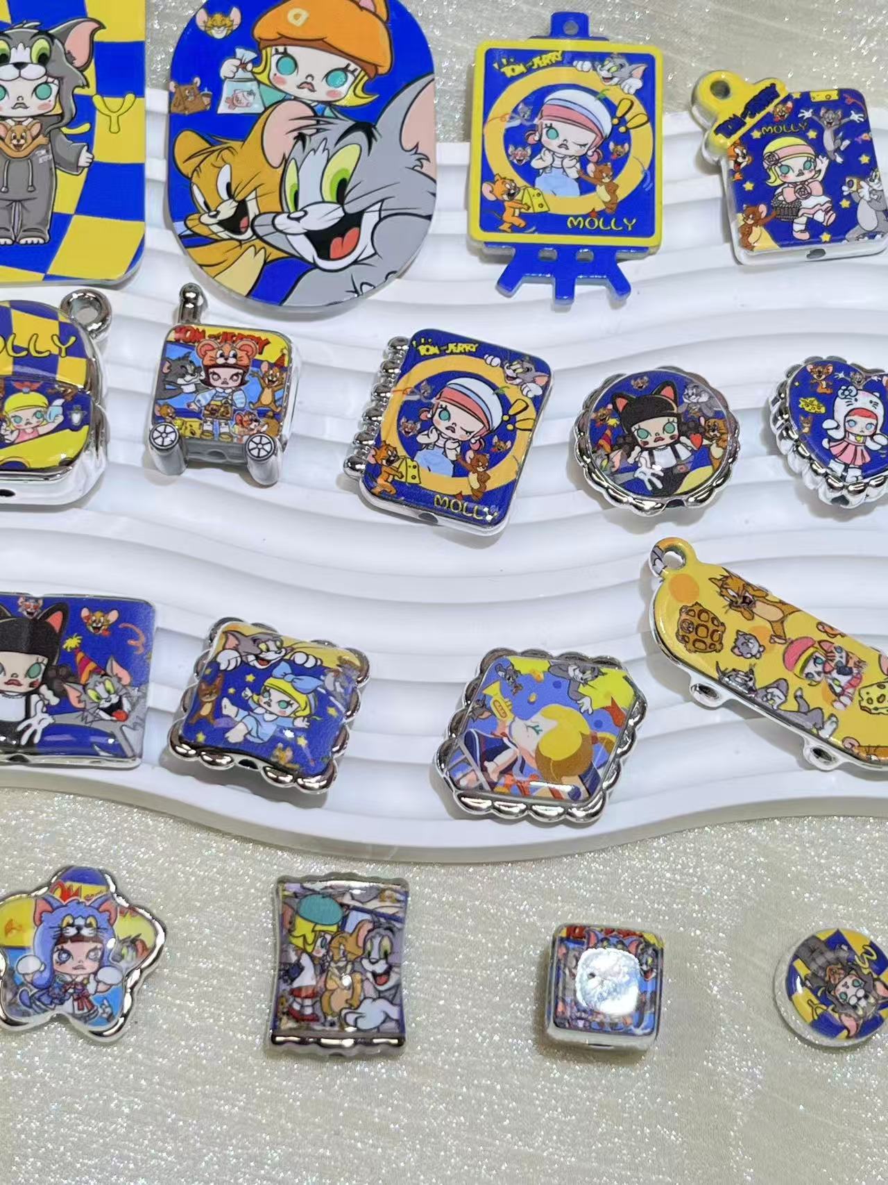 【Ｂ063】猫とネズミ　シルバーメッキビーズー